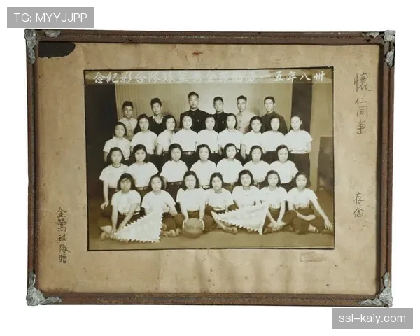 特写：季前赛期间，多支球队参观当地女子篮球历史博物馆